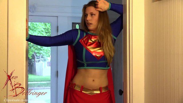 LB reccomend supergirl cosplay
