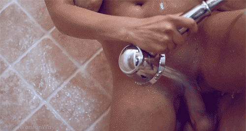 Playing shower head