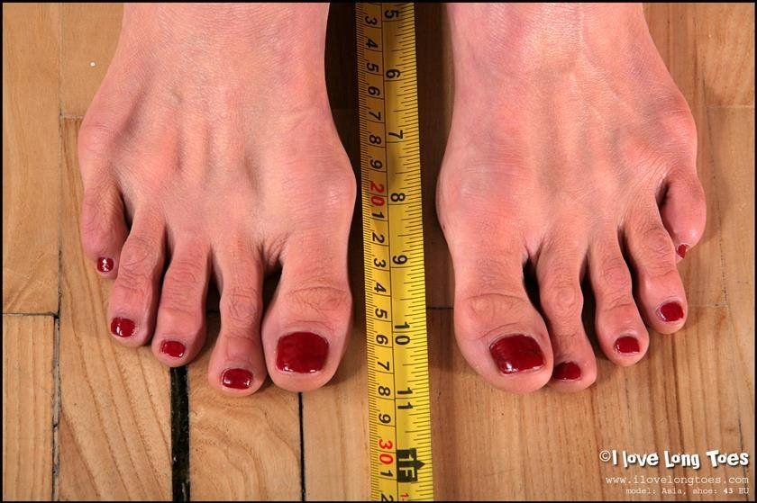 Uhura recommendet long toes footjob