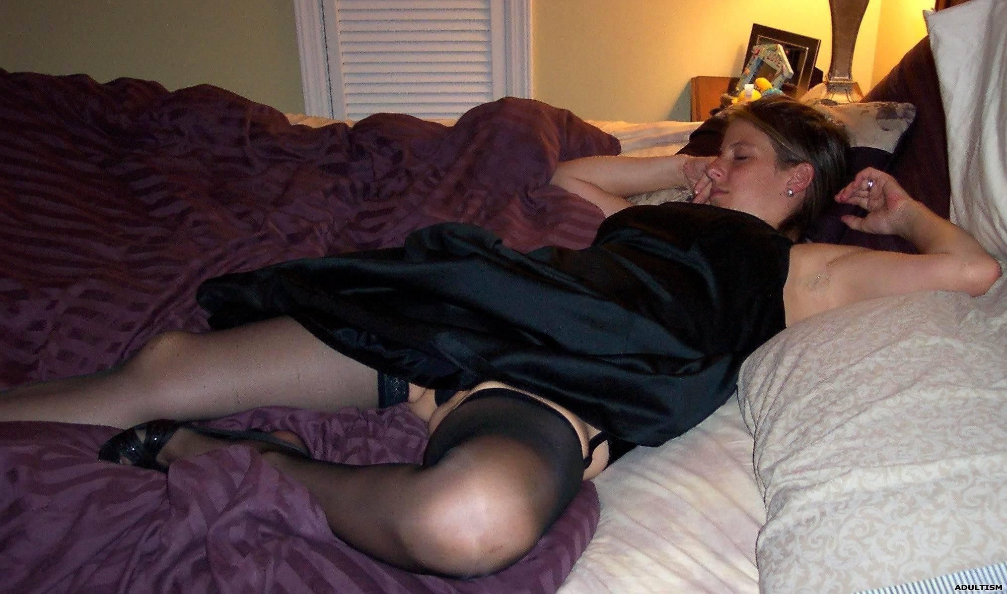 Robin H. recommend best of Mature drunk slut in stockings