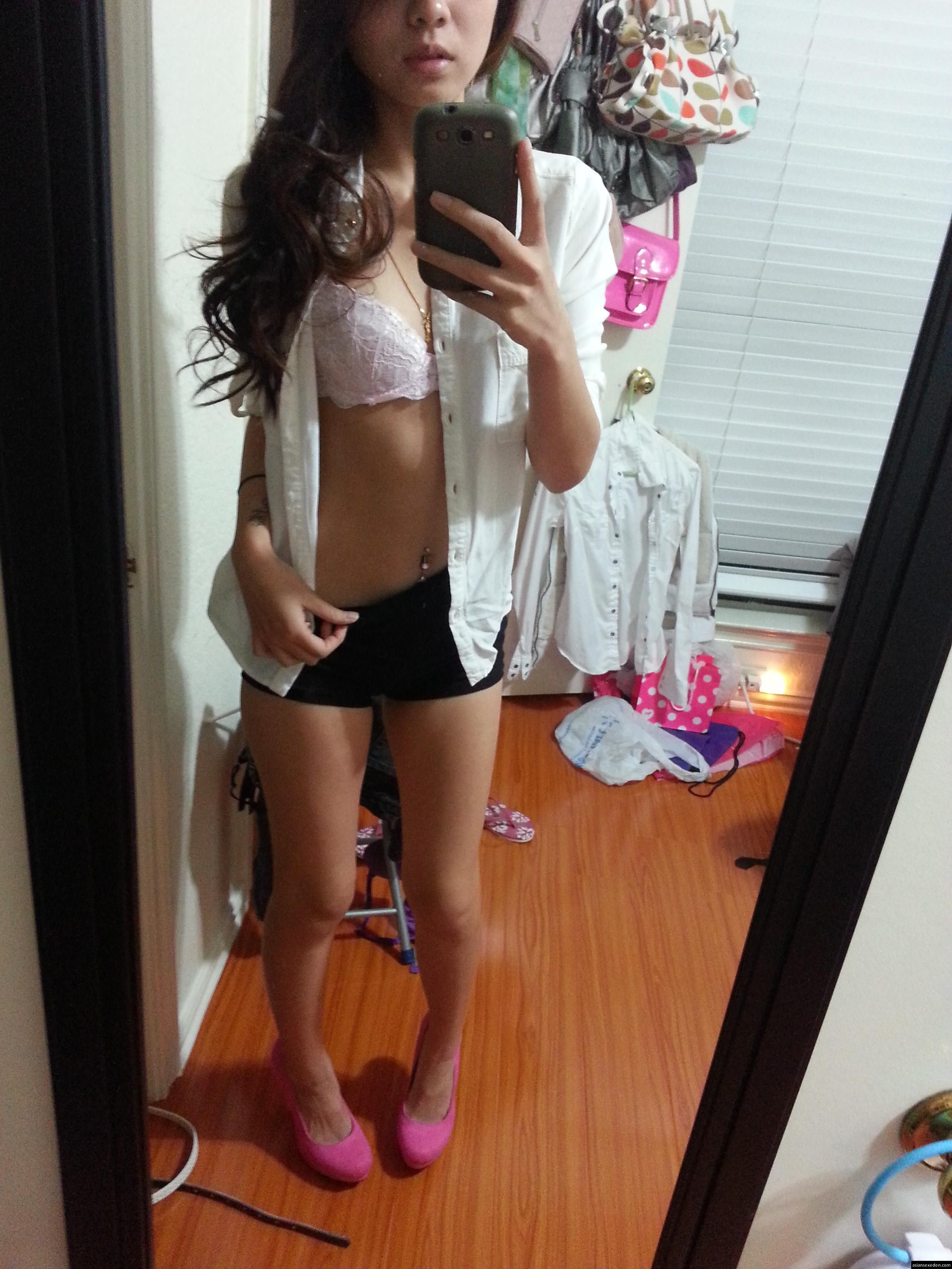 Paloma reccomend Hot naked asians in mirror pics