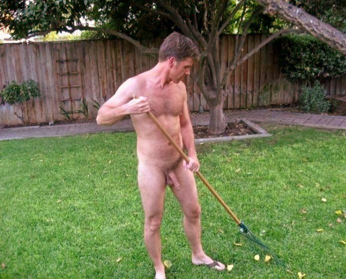 Winter recomended work Milf doing naked lawn