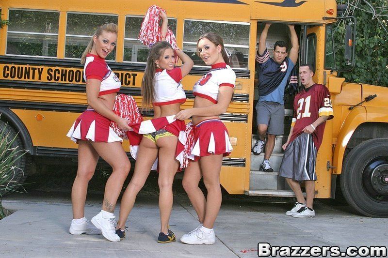 Quarterback reccomend teen cheerleader bus